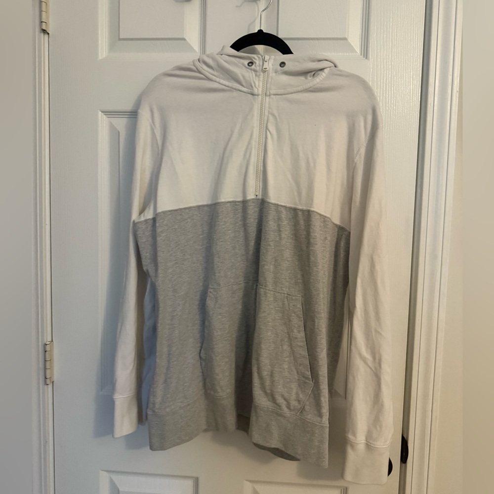 American Eagle Outfitters White and Gray Zip-Up Sweater